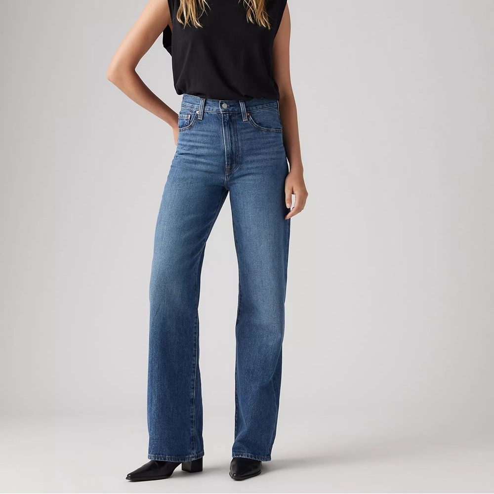Levi’s Ribcage Wide Leg Jeans Brand new with tags in size 28 medium wash denim
